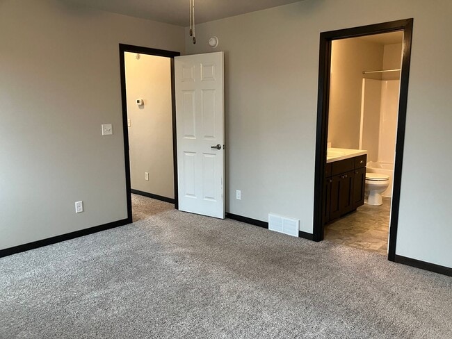 Building Photo - 4 Bed 3 Bath Single Family Home