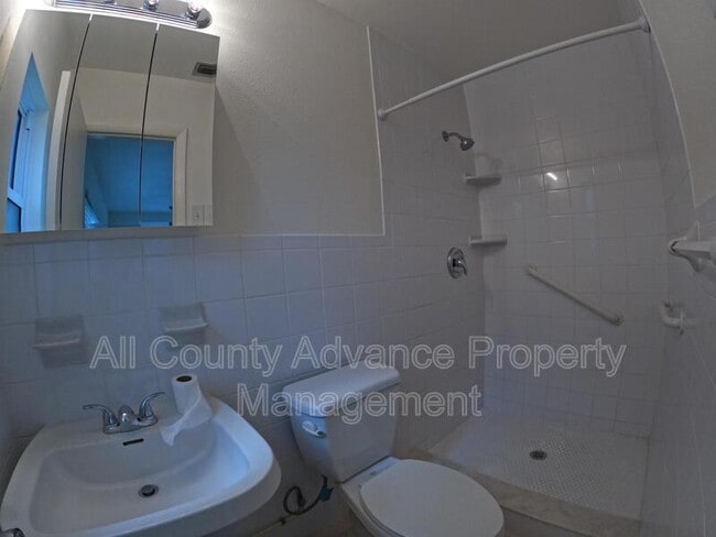 Building Photo - 311 Shore Dr E