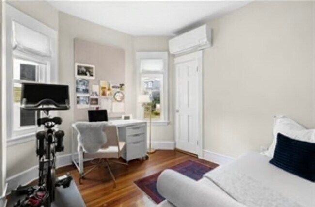 Building Photo - 89 Train St