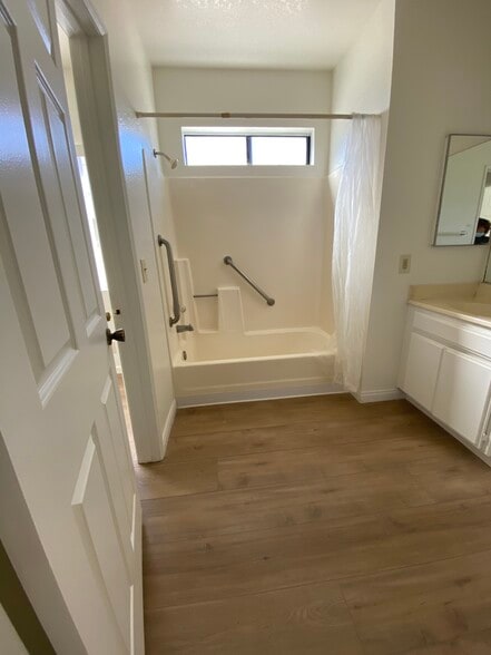 Bathroom 2 - 4045 W 182nd St