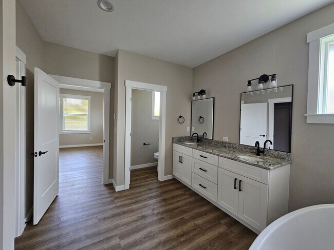 Building Photo - MOVE IN SPECIAL! Newly Built Home in Birch...