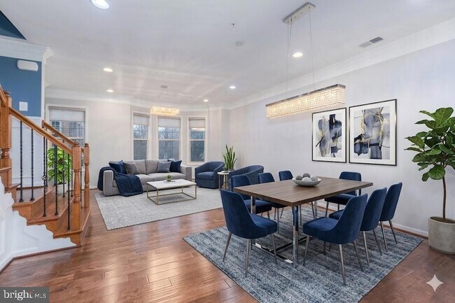 Building Photo - 704 Quayside Ct