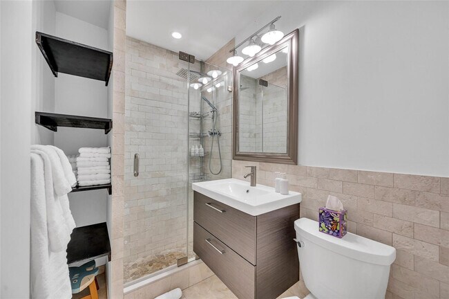 Building Photo - 1300 Mango Isle