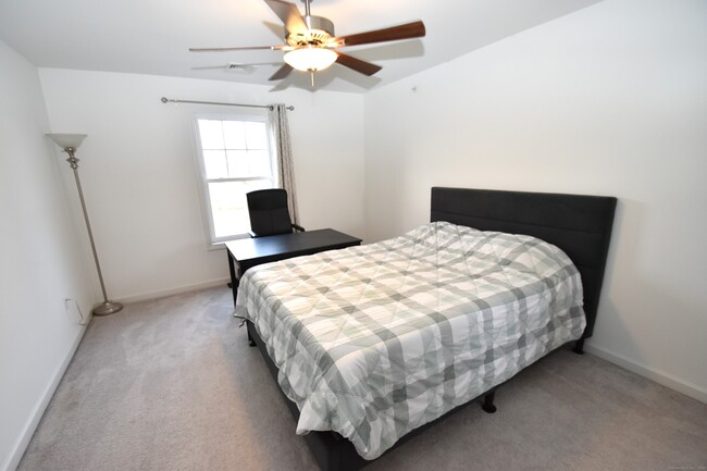 Building Photo - 501 Old Village Cir