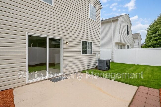 Building Photo - 9036 Meadowmont View Dr