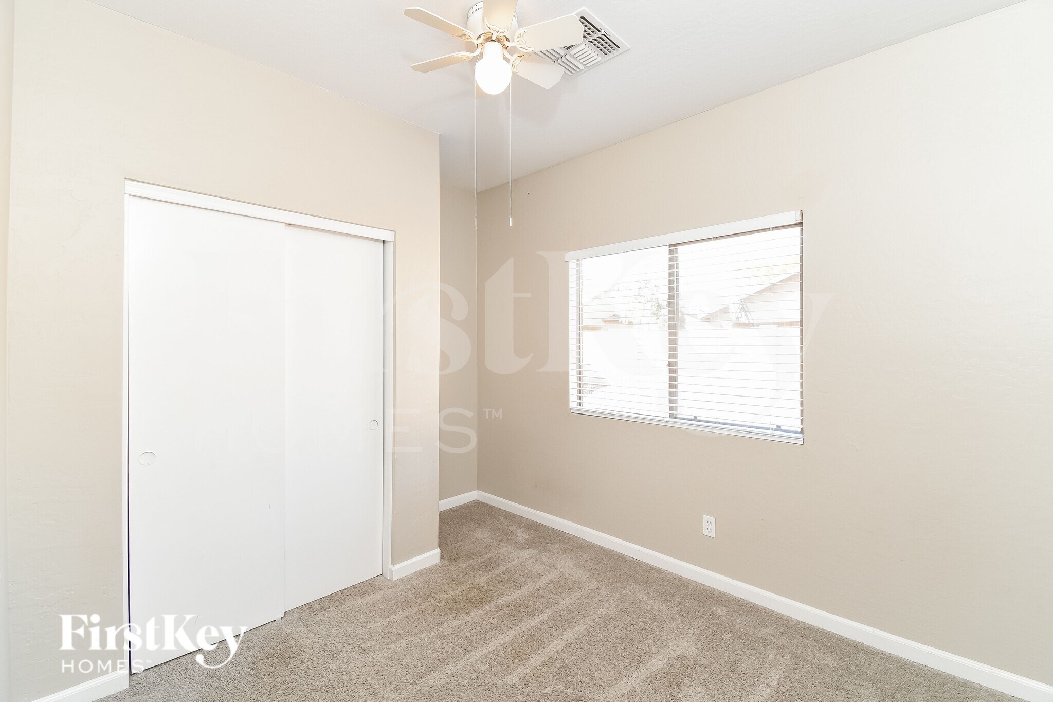 Building Photo - 2850 E Silverbell Rd