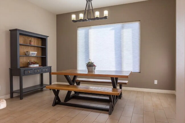 Building Photo - 18519 W Paradise Ln