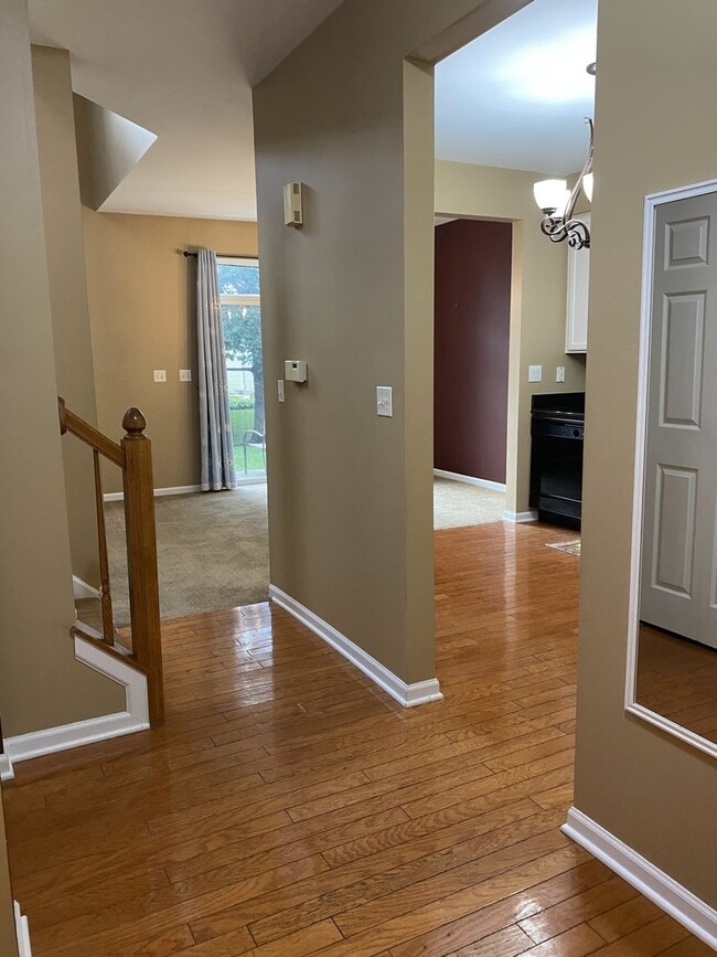 Building Photo - 2824 White Thorn Cir