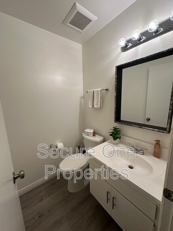 Building Photo - 491 Serento Cir