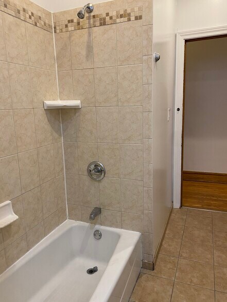 bathroom - 5704 S Kimbark Ave