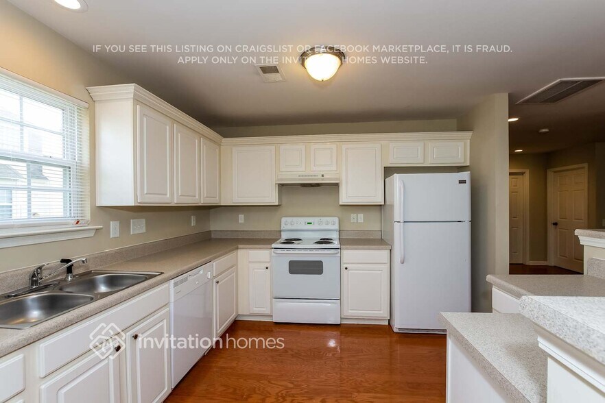 Building Photo - 7107 Fox Point Dr