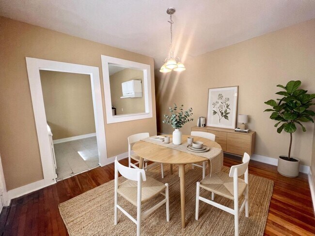 Building Photo - Charming Highland Park Duplex — Cozy City Living in the Heart of San Antonio