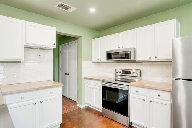 Building Photo - 18325 Maxa Dr