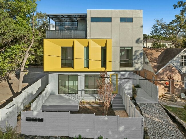 Building Photo - Three 3X3 stand alone townhomes in West Campus!