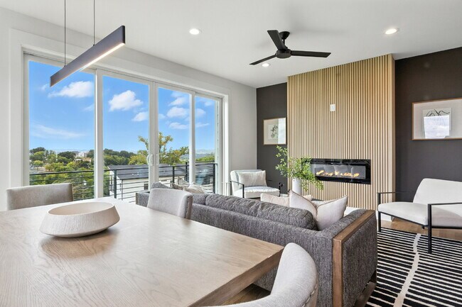 Building Photo - "Spacious 4-Bed, 4-Bath Gem in Nashville -...