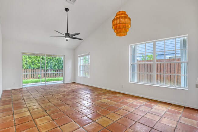 Building Photo - 935 Honeytree Ln