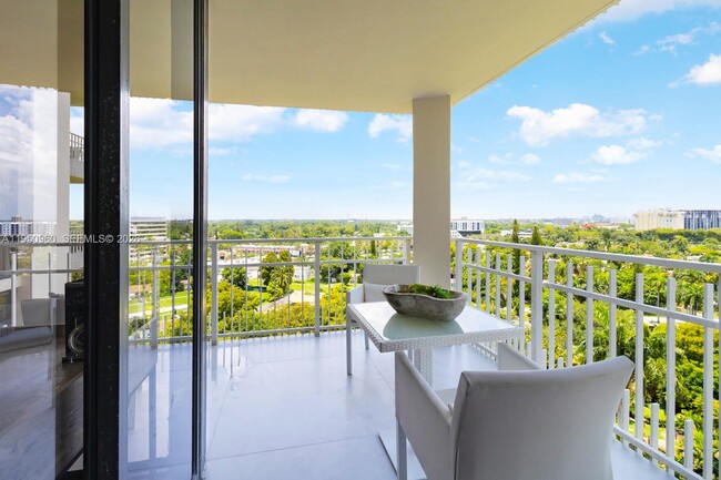 Building Photo - 1000 NE Quayside Terrace