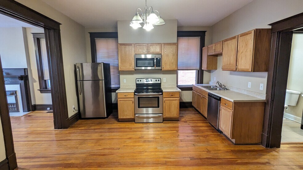 Building Photo - 2203 Jules St