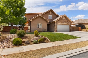 Building Photo - 225 N Falcon Ct