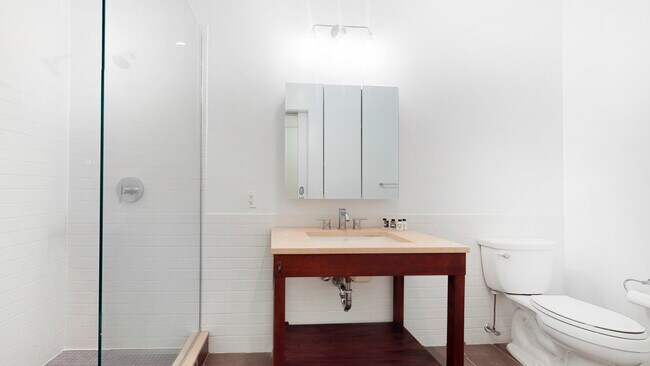 En-suite Master Bathroom - 365 Bridge St