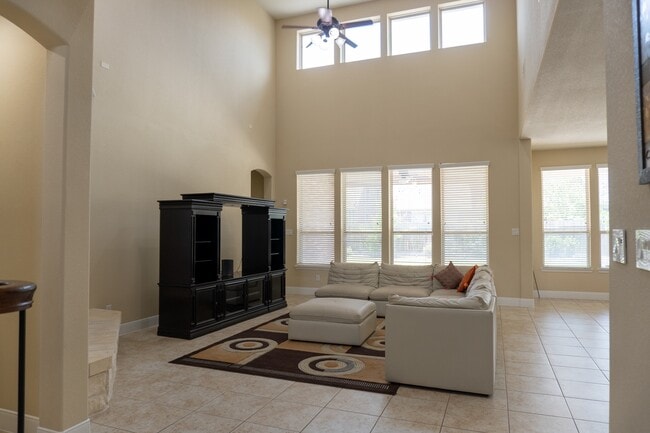 Building Photo - 25614 Somerset Meadows Ct