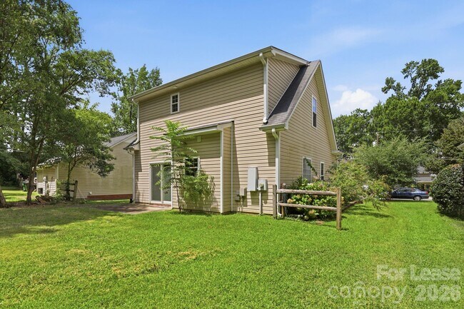 Building Photo - 1706 Dallas Ave