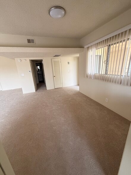 Dining Room - 1148 W Huntington Dr