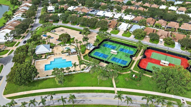 Building Photo - 2902 29th Ct