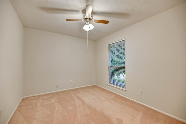 Building Photo - 2714 Green Fields Dr