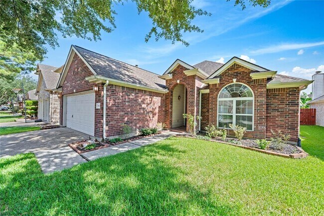 Building Photo - 11843 Leaf Oak Dr