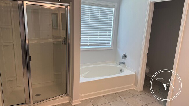 Building Photo - SUMMER MOVE-IN SPECIAL: $1000 OFF 1ST MONT...