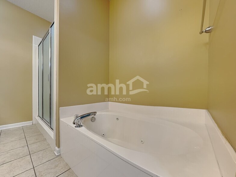 Building Photo - 8739 Overcup Oaks Dr