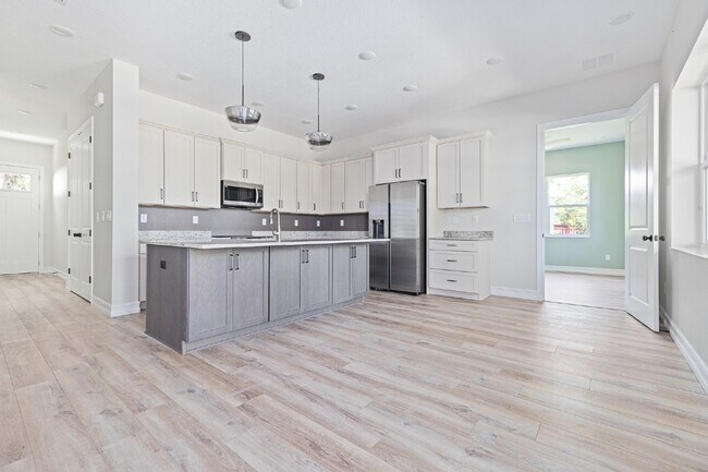 Building Photo - MODERN 4-BEDROOM TAMPA HOME | BUILT 2023 | FENCED YARD | PET FRIENDLY