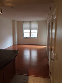 Building Photo - Beautiful 1 bedroom / 1 bath condo with ba...