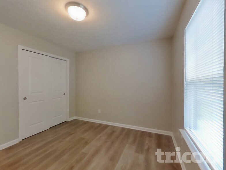 Building Photo - 6353 Avacado Dr