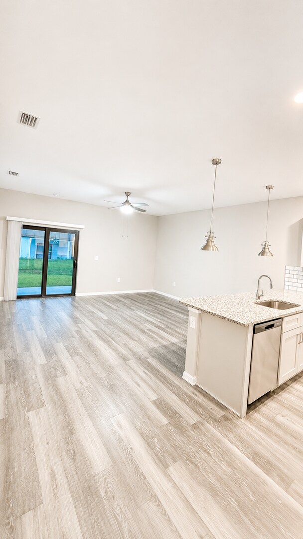 Building Photo - Hidden Gem! Beautiful 3/2 Duplex