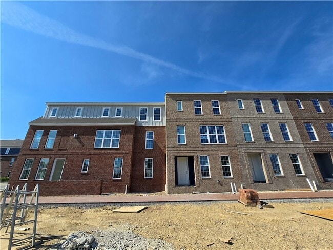 Primary Photo - 206 Oliver Wy