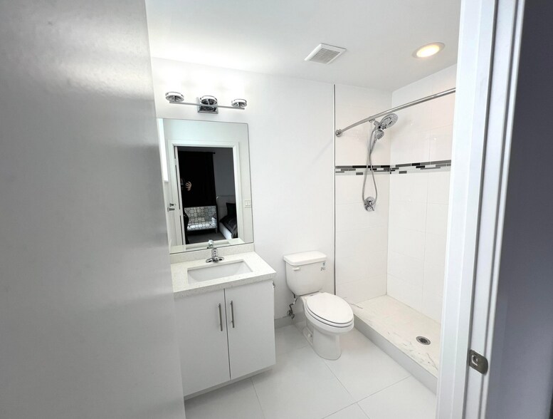 Building Photo - 2651 NE 212th Ter