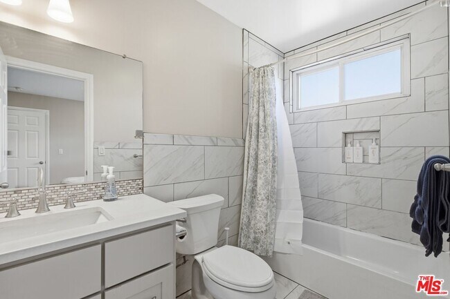 Building Photo - 2975 W Ave 33