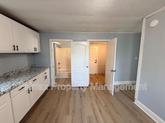 Building Photo - 307 Oneida St