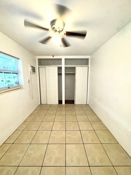 Building Photo - 1450 NE 171st St