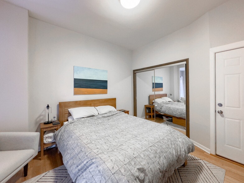 Building Photo - 2136 N Clifton Ave