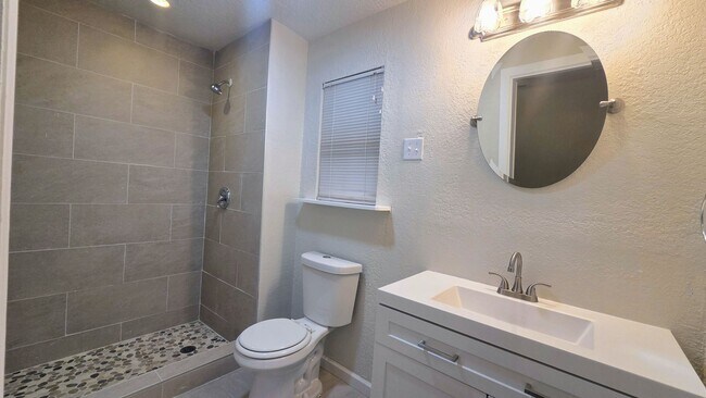 Building Photo - Newly Renovated NE San Antonio 3 bedroom home in established neighborhood-You do not want to miss...