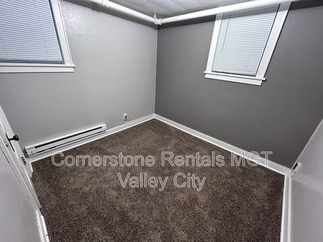 Building Photo - 208 5th Ave SW