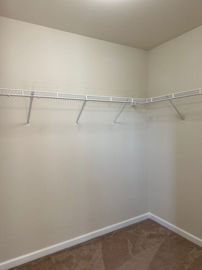 Building Photo - 6443 Creekbend Dr