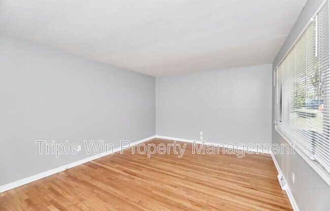 Building Photo - 2770 Dove Dr