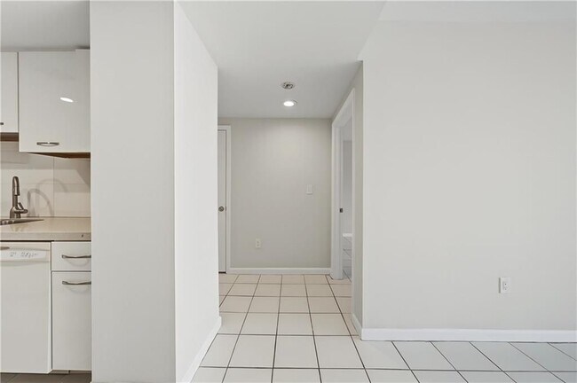 Building Photo - 1280 W Peachtree St NE