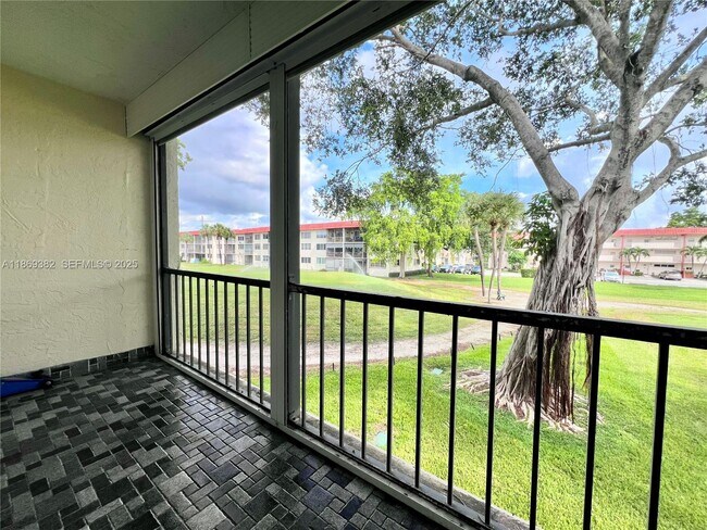 Building Photo - 671 S Hollybrook Dr