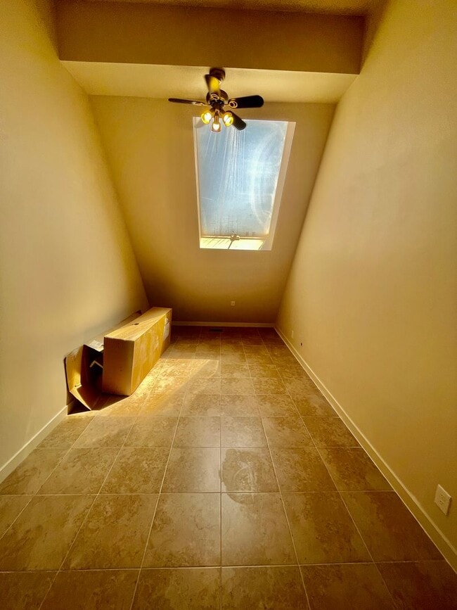 Building Photo - Fully Remodeled 3-BR, 3-BA Townhome with K...