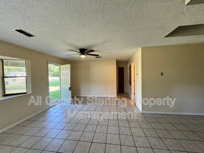 Building Photo - 159 SW Elizabeth Ct